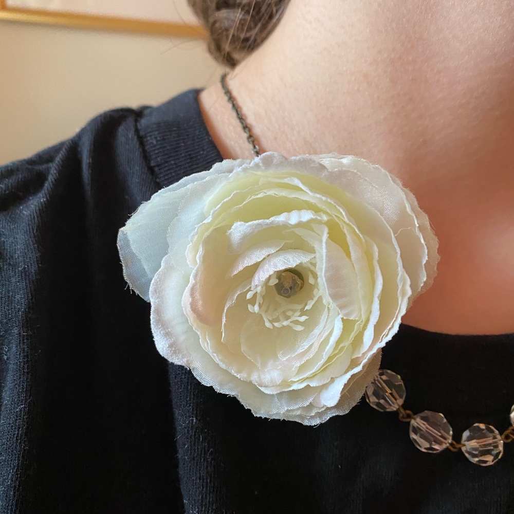 White Silk Flower + Swarovski Pearls and Crystal Necklace - Etsy - Picture 6 of 7